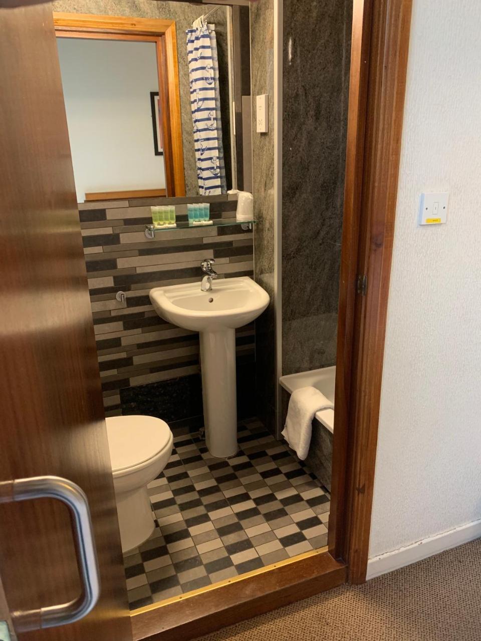Camera Familiare con Bagno Privato